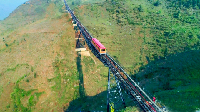 Thưởng ngoạn cảnh đẹp Sa Pa từ tuyến tàu hỏa leo núi dài nhất Việt Nam