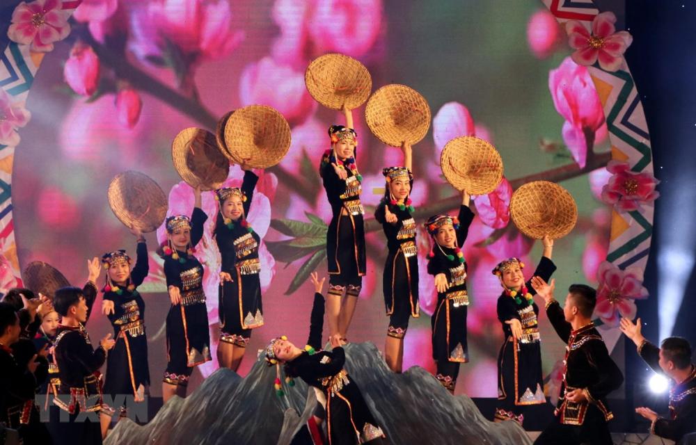 Bế mạc Lễ hội Ném còn ba nước Việt-Lào-Trung và đón chào Năm Mới