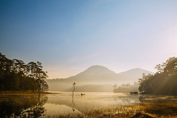 Hồ Tuyền Lâm – Vẻ đẹp nguyên sơ như hồ Ngọc